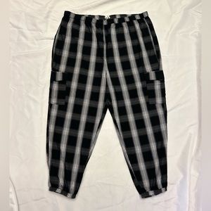 BP. 3X B&W plaid tapered pants